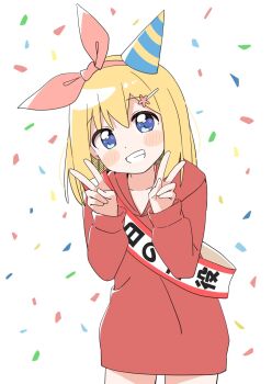 1girl birthday_sash blonde_hair blue_eyes blue_hat blush_stickers bow_hairband commentary confetti cowboy_shot dot_nose double_v grin hairband hands_up haru_(konomi_150) hat highres hood hood_down hoodie long_sleeves looking_at_viewer original party_hat pink_hairband red_hoodie short_hair simple_background smile solo v white_background