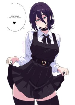 1girl absurdres belt belt_buckle black_bow black_choker black_dress black_thighhighs bow breasts buckle chainsaw_man choker collared_shirt dress fourth_east_high_school_uniform gratam green_eyes hair_between_eyes hair_bun heart highres purple_hair reze_(chainsaw_man) school_uniform shirt simple_background single_hair_bun sleeveless sleeveless_dress smile spanish_commentary spanish_text speech_bubble thick_thighs thighhighs thighs translated twitter_username white_background white_shirt