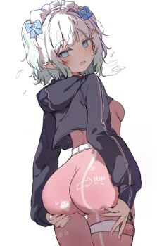 1girl alternate_costume ass belt black_hood black_jacket blue_bow blue_eyes bodysuit bow cowboy_shot cropped_jacket densetsu.exe green_hair hair_bow hands_on_own_ass highres hood hood_down jacket long_sleeves looking_at_viewer looking_back maid_headdress mint_fantome multicolored_hair open_mouth orobou pink_bodysuit pointy_ears simple_background solid_eyes thigh_strap two-tone_hair white_background white_belt white_hair