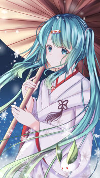 1girl absurdres aqua_hair blue_eyes blush commentary gradient_hair green_hair hair_ornament hatsune_miku highres holding holding_umbrella japanese_clothes kaien_v kimono long_hair looking_at_viewer multicolored_hair sidelocks snowflake_print snowflakes solo twintails umbrella vocaloid white_kimono yuki_miku yuki_miku_(2013)