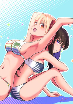 10ttruck 2girls :d armpits arms_up back-to-back bikini black_hair blonde_hair blue_background breasts highres inoue_takina large_breasts looking_at_viewer lycoris_recoil multiple_girls navel nishikigi_chisato open_mouth print_bikini purple_eyes red_eyes sitting smile stomach swimsuit