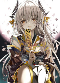 1girl dragon_girl dragon_horns fate/grand_order fate_(series) folded_fan folding_fan hair_between_eyes hair_ornament hand_fan holding holding_fan horns japanese_clothes kiyohime_(fate) kiyohime_(third_ascension)_(fate) light_blush long_sleeves looking_at_viewer multiple_horns official_alternate_costume open_mouth shino_(eefy) smile solo white_hair yellow_eyes