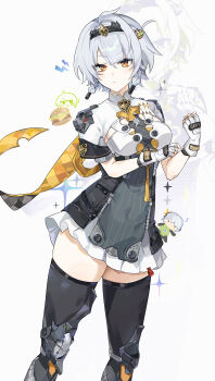 1girl absurdres anby_demara anby_demara_(silver_soldier) armored_boots ascot black_hairband black_thighhighs boots braid braided_sidelocks breasts burger_hair_ornament commentary_request fingerless_gloves food-themed_hair_ornament gloves grey_hair hair_ornament hair_wagging hairband highres medium_breasts miniskirt official_alternate_costume orange_ascot orange_eyes shrug_(clothing) skirt skirt_under_dress solo sparkle thighhighs umiinu_(umi_inu11) white_background white_gloves white_shrug white_skirt zenless_zone_zero