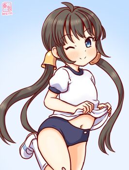 1girl alternate_costume artist_logo black_hair blue_background blue_buruma blue_eyes blush buruma commentary_request cowboy_shot dated gym_shirt gym_uniform kaiboukan_no._22_(kancolle) kanon_(kurogane_knights) kantai_collection logo long_hair one-hour_drawing_challenge one_eye_closed shirt short_sleeves smile solo standing standing_on_one_leg twintails white_shirt