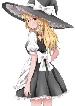 1girl apron back_bow black_hat black_skirt black_vest blonde_hair bow braid closed_mouth commentary_request frilled_apron frilled_skirt frills hair_bow hat hat_bow highres kirisame_marisa kiyo_(tomoki6107) looking_at_viewer puffy_short_sleeves puffy_sleeves short_sleeves side_braid simple_background single_braid skirt smile solo touhou vest waist_apron white_background white_bow witch_hat yellow_eyes
