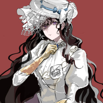 1girl black_hair bow chinese_commentary closed_mouth commentary dress fascinator gloves hat hat_bow huaban_lxf isolde_(reverse:1999) juliet_sleeves long_hair long_sleeves looking_at_viewer puffy_sleeves purple_eyes red_background reverse:1999 simple_background solo very_long_hair white_bow white_dress white_hat yellow_gloves