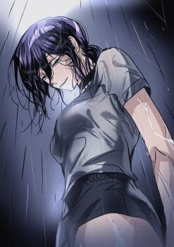 1girl black_choker black_shorts busuttt chainsaw_man choker green_eyes grey_shirt highres looking_down outdoors purple_hair rain reze_(chainsaw_man) shirt short_shorts shorts solo wet wet_clothes wet_hair wet_shirt