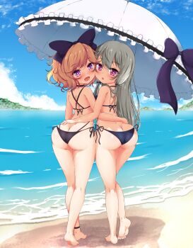 2girls arm_around_waist ass barefoot beach bikini blonde_hair butt_crack elly_(tonari_no_kyuuketsuki-san) ether_core fang feet female_focus from_behind full_body hair_ornament happy highres huge_ass kyojiri_loli loli long_hair looking_at_viewer looking_back multiple_girls ocean outdoors parasol pink_eyes purple_eyes short_hair side-tie_bikini_bottom smile soles sophie_twilight standing swimsuit tonari_no_kyuuketsuki-san umbrella vampire water white_hair