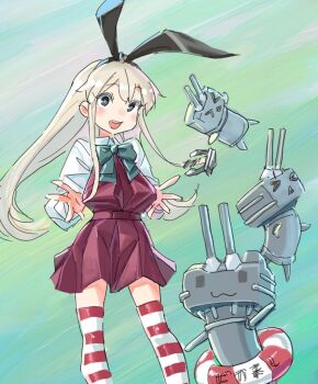 &gt;_&lt; 1girl aqua_bow aqua_bowtie black_eyes blonde_hair blush bow bowtie commentary_request cosplay dress green_background hairband kantai_collection long_hair long_sleeves mizoki_kei open_mouth purple_dress rensouhou-chan shimakaze_(kancolle) shirt sidelocks simple_background striped_clothes striped_thighhighs thighhighs white_shirt yuugumo_(kancolle) yuugumo_(kancolle)_(cosplay)