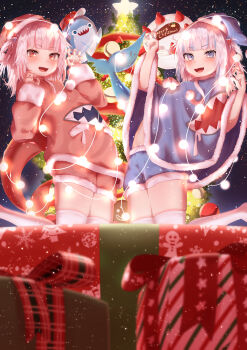 :d absurdres bloop_(gawr_gura) blue_eyes blue_hair blue_nails blue_shorts christmas_tree commentary english_commentary fins fish_tail fur-trimmed_headwear fur_trim gawr_gura hat highres hololive hololive_english long_hair long_sleeves looking_at_viewer multicolored_hair nail_polish open_mouth ramuneru red_eyes red_hair red_nails santa_costume santa_hat shark_girl shark_tail sharp_teeth shorts smile tail teeth thick_thighs thighhighs thighs virtual_youtuber white_hair white_thighhighs