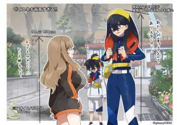 1boy 2girls alternate_color bag belt black_hair black_jacket blue_jacket blue_pants blue_shirt blue_socks blueberry_academy_school_uniform border breasts brother_and_sister brown_hair building bush carmine_(pokemon) cinder_block collared_shirt colored_inner_hair commentary_request crossed_bangs ekans eyelashes fanny_pack flower gen_1_pokemon glassy0302 gloves grass grate grey_eyes hair_between_eyes hairband height height_difference highres holding_strap jacket kieran_(pokemon) kuraishi_ringo_(glassy0302) long_hair long_sleeves mole mole_under_eye multicolored_hair multiple_girls nintendo open_mouth original outdoors pants pokemon pokemon_(creature) pokemon_scarlet_and_violet purple_hair red_gloves red_hair school_uniform sewer_grate shiny_pokemon shirt short_hair shorts siblings sign single_glove smile socks standing teeth translation_request tree upper_teeth_only utility_pole white_belt white_border white_jacket white_shorts yellow_bag yellow_eyes yellow_hairband