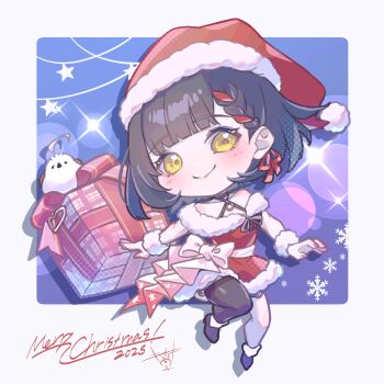 1girl 2025 absurdres bird black_hair black_thighhighs blunt_bangs box braid chibi chibi_only closed_mouth commentary_request dress fur-trimmed_dress fur-trimmed_headwear fur_trim gift gift_box hair_ribbon hat highres kirisaki_nuko looking_at_viewer merry_christmas off-shoulder_dress off_shoulder parerdemia_gakuen red_dress red_hat ribbon ribbon_braid sakuraba_una santa_costume santa_dress santa_hat short_dress side_braid single_thighhigh smile solo thighhighs virtual_youtuber white_bird yellow_eyes