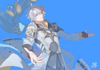 1boy akaguchi_35 antenna_hair armor black_gloves black_pants blue_background blue_cape blue_eyes cape cowboy_shot fingerless_gloves floating_clothes gloves grey_hair hair_between_eyes hands_up highres honkai:_star_rail honkai_(series) jacket long_sleeves looking_at_viewer male_focus outstretched_arms pants phainon_(honkai:_star_rail) puffy_long_sleeves puffy_sleeves short_hair shoulder_armor signature simple_background single_glove smile solo spread_arms standing sun_symbol teeth two-sided_cape two-sided_fabric white_jacket yellow_cape