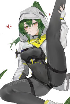 absurdres arknights arknights:_endfield belt black_bodysuit blush bodysuit character_name commentary covered_navel crocodile_girl crocodilian_tail cropped_jacket double-parted_hair fingerless_gloves fluorite_(arknights) gloves green_eyes green_hair heart high_belt high_ponytail highres holding_own_leg jacket leg_up light_smile long_hair long_sleeves looking_at_viewer ponytail ren_er_nu_zi_kou_gui simple_background solo split symbol-only_commentary tail white_background white_gloves white_jacket