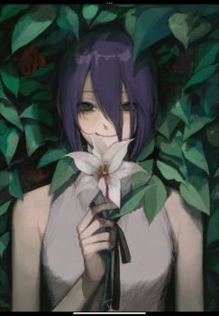 1girl black_ribbon chainsaw_man flower green_eyes grey_shirt hair_between_eyes highres holding holding_flower neck_ribbon purple_hair reze_(chainsaw_man) ribbon shirt sleeveless sleeveless_shirt smile solo white_flower yuuyuyuraru