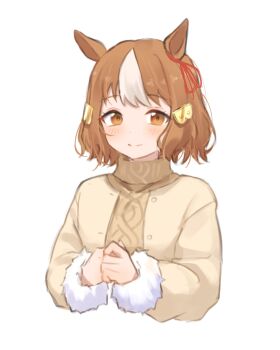 1girl animal_ears belno_light_(umamusume) blush brown_hair brown_sweater closed_mouth commentary_request fur-trimmed_sleeves fur_trim hair_ornament hair_ribbon highres horse_ears horse_girl katuko_deluxe looking_at_viewer multicolored_hair red_ribbon ribbon short_hair simple_background smile solo streaked_hair sweater turtleneck turtleneck_sweater umamusume umamusume:_cinderella_gray white_background white_streaks