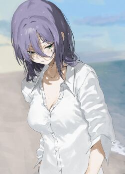 1girl absurdres alternate_hairstyle beach black_hair breasts chainsaw_man cleavage closed_mouth collarbone collared_shirt commentary green_eyes highres horizon medium_hair messy_hair nekoshima_kaede ocean outdoors reze_(chainsaw_man) sand shirt shore sky solo water white_shirt