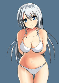 1girl arms_behind_back bikini blue_background blue_eyes breasts cleavage closed_mouth collarbone commentary cowboy_shot grey_hair hair_between_eyes halterneck highres large_breasts long_hair looking_at_viewer original sidelocks simple_background smile solo standing suberaku swimsuit thigh_gap