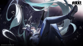 1girl absurdres air_bubble antennae aqua_hair black_bodysuit black_hair black_shoes bodysuit breasts bubble colored_inner_hair commentary cropped english_commentary frown goddess_of_victory:_nikke hair_ornament high_heels highres lips little_mermaid_(nikke) long_hair medium_breasts multicolored_hair official_art open_mouth reaching shoes sinking solo teeth underwater upper_teeth_only very_long_hair yellow_eyes