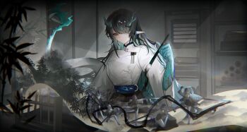 1girl absurdres ambience_synesthesia arknights belt black_hair blue_belt colored_extremities colored_skin dragon_girl dragon_horns dragon_tail dusk_(ambience_synesthesia)_(arknights) dusk_(arknights) eastern_dragon_tail gradient_skin green_hands green_horns green_skin hair_over_one_eye high_belt highres horns long_belt painting_(action) pointy_ears red_eyes solo tail yang_xi_dd