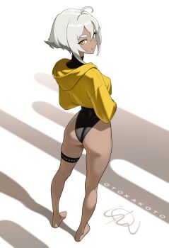1girl absurdres ahoge artist_name ass barefoot black_leotard borrowed_character breasts closed_mouth commentary dark-skinned_female dark_skin double-parted_bangs english_commentary facial_scar feet from_behind grey_hair hair_between_eyes highres hood hoodie leotard looking_at_viewer medium_breasts original otokakoto scar scar_on_cheek scar_on_face shadow short_hair smile solo standing thick_eyebrows thigh_strap turning_head yellow_eyes yellow_hoodie