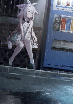 1girl animal_ears bag bare_arms bare_shoulders black_shoes blue_eyes bow_hairband cat_ears cat_girl cat_tail closed_mouth commentary_request dress full_body glasses hairband highres long_hair looking_to_the_side original outdoors rain round_eyewear shoes shoulder_bag sitting sleeveless sleeveless_dress socks solo tail tokuno_yuika vending_machine white_dress white_hair white_hairband white_socks