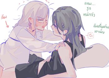 2girls anger_vein arrow_(symbol) bare_shoulders black_hair black_shorts black_tank_top blank_eyes ceras_yanagida_lilienfeld ceras_yanagida_lilienfeld_(summer_loungewear) colored_speech_bubble commentary edel_note english_commentary grey_hair hair_ornament hands_on_another's_shoulders highres jacket katsuragi_izumi katsuragi_izumi_(summer_loungewear) link!_like!_love_live! long_hair long_sleeves love_live! multiple_girls open_clothes open_jacket pipi_(m1x_mix) shorts simple_background speech_bubble spoken_anger_vein tank_top thai_text translation_request triangle_hair_ornament virtual_youtuber white_background white_jacket yuri