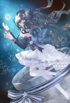 1girl artist_name beads black_hair blue_background blue_bow blue_shirt blue_wings bottle bow butterfly_hair_ornament chinese_commentary commentary fairy fairy_wings floating floating_hair flower_skirt from_side full_body hair_beads hair_ornament hexagram highres light_particles long_hair mini_wings miniskirt miracle_nikki nikki_(series) outstretched_hand pleated_skirt pointy_ears pointy_nose shirt skirt solo star_(symbol) star_hair_ornament star_symbol_background stars_in_wish_bottle_(miracle_nikki) superchickentt thighhighs transparent_wings very_long_hair watermark white_skirt white_thighhighs wings