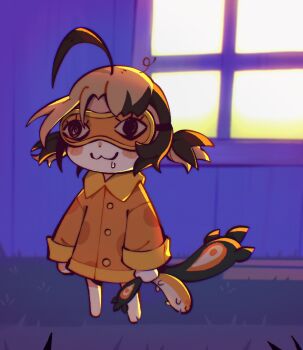 1girl :3 ahoge backlighting chibi covered_eyes creature eye_mask gigi_murin grem_(gigi_murin) highres holding holding_creature hololive hololive_english mask multicolored_hair orange_pajamas oversized_clothes pajamas saliva short_twintails sleepwear solo twintails virtual_youtuber yambot