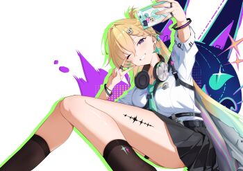 1girl absurdres aqua_necktie black_skirt blonde_hair braid braided_bangs breasts cellphone chinese_commentary ciyuan_(3847) commentary_request earrings hair_between_eyes hair_ornament hand_up headphones headphones_around_neck highres holding holding_phone jewelry long_hair lynae_(wuthering_waves) medium_breasts necklace necktie one_eye_closed phone purple_eyes shirt skirt skull_hair_ornament smartphone smile solo star_(symbol) star_earrings tacet_mark_(wuthering_waves) v white_shirt wuthering_waves