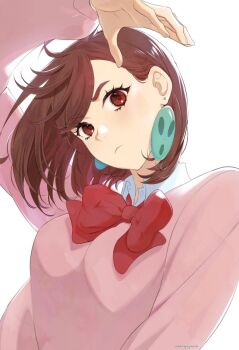 1girl arm_up ayase_momo bow bowtie breasts brown_eyes brown_hair closed_mouth collared_shirt commentary dandadan darkgreyclouds earrings eyelashes hair_behind_ear jewelry long_sleeves looking_at_viewer medium_breasts open_hand pink_sweater red_bow red_bowtie shirt short_hair simple_background solo sweater symbol-only_commentary thick_eyebrows twitter_username upper_body white_background white_shirt