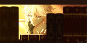 1boy blurry book bookshelf bookshelf_pov brown_eyes closed_mouth danganronpa_(series) danganronpa_2:_goodbye_despair dated depth_of_field expressionless grey_hair hair_between_eyes hand_up indoors komaeda_nagito looking_at_viewer male_focus meipoi smile solo white_hair