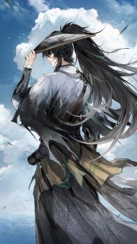 1boy absurdres arm_armor black_hair blue_sky cloak closed_mouth cloud colored_tips commentary copyright_notice day english_commentary hand_up highres logo long_hair male_focus multicolored_hair ocean official_art outdoors ponytail qiuyuan_(wuthering_waves) secretfj520 sky solo white_cloak wuthering_waves