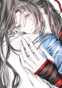 2boys black_hair black_hanfu blue_eyes blush chinese_clothes closed_mouth couple eyelashes hair_ribbon hand_on_another&#039;s_back hanfu highres hug lan_wangji long_hair long_sleeves male_focus modao_zushi multiple_boys naruse_(kmk648) ponytail red_ribbon ribbon sidelocks simple_background sleeves_past_wrists smile solo_focus upper_body wei_wuxian white_background white_hanfu yaoi