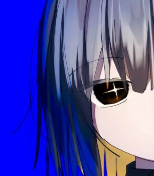 +_+ 1other black_eyes black_sweater blonde_hair blue_background bright_pupils close-up colored_eyelashes colored_inner_hair commentary_request frisk_(undertale) grey_hair hair_between_eyes highres kurobarashan looking_at_viewer multicolored_hair no_mouth other_focus portrait short_hair simple_background solo sweater tsurime turtleneck turtleneck_sweater two-tone_hair undertale unusually_open_eyes utdr_(toby_fox) yellow_pupils