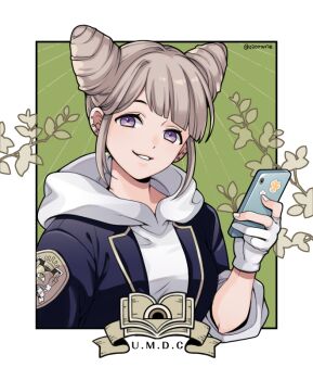 030ravie 1girl cellphone commentary_request cone_hair_bun double_bun gloves green_background hair_bun holding holding_phone hood hood_down jasmine_(toshi_densetsu_kaitai_center) looking_at_viewer partially_fingerless_gloves phone purple_eyes short_hair smartphone smile solo toshi_densetsu_kaitai_center upper_body white_gloves