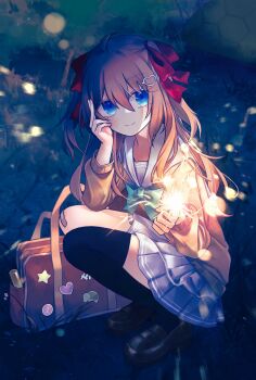 1girl absurdres ahoge aqua_bow aqua_bowtie arm_support asymmetrical_legwear bag black_socks blue_sailor_collar blue_skirt blurry blurry_background bow bowtie brown_hair brown_shoes cardigan closed_mouth commentary elbow_on_thigh english_commentary from_above full_body grass hair_between_eyes hair_ornament hair_ribbon hand_on_own_cheek hand_on_own_face head_rest heart heart_hair_ornament hexagon_print highres holding holding_fireworks lens_flare light_particles loafers long_hair long_sleeves looking_at_viewer miniskirt neuro-sama night no_nose outdoors pleated_skirt red_ribbon ribbon sailor_collar school_uniform serafuku shoes shoulder_bag single_thighhigh skirt skyrealplane smile socks solo split_mouth squatting thighhighs two_side_up uneven_legwear vedal_ai virtual_youtuber yellow_cardigan