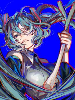 1girl absurdres aqua_hair aqua_necktie bare_shoulders blue_background breasts collared_shirt detached_sleeves floating_hair food grey_shirt hair_between_eyes hair_ornament hand_up hatsune_miku head_tilt highres holding holding_food long_hair looking_at_viewer medium_breasts necktie parted_lips raised_eyebrow shirt sidelocks simple_background sleeveless sleeveless_shirt solo spring_onion twintails uji_kintoki-kun upper_body very_long_hair vocaloid white_mouth