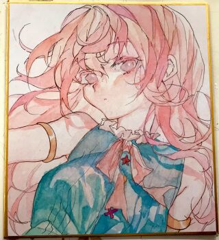 1girl blue_shirt bow bowtie closed_mouth commentary_request expressionless hata_no_kokoro highres long_hair looking_at_viewer pink_bow pink_bowtie pink_hair shikishi shinjitsu_no_kuchi shirt simple_background sleeveless sleeveless_shirt solo touhou upper_body white_background