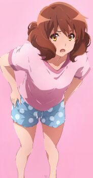 1girl absurdres anime_coloring blue_shorts brown_eyes brown_hair collarbone commentary commission drawstring feet_out_of_frame hands_on_own_hips hibike!_euphonium highres leaning_forward looking_at_viewer medium_hair open_mouth oumae_kumiko pink_background pink_shirt polka_dot polka_dot_shorts shirt short_sleeves shorts simple_background solo standing thighs usagihop wavy_hair