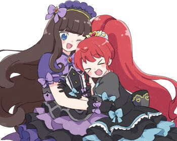 >_< 2girls :d ;d black_dress black_gloves blue_eyes blunt_bangs bow bowtie brown_hair cha_(ntrikti) closed_eyes commentary cowboy_shot dress frilled_dress frills gloves hair_bow highres hug kurosu_aroma lolita_fashion long_hair multiple_girls one_eye_closed open_mouth ponytail pretty_series pripara puffy_short_sleeves puffy_sleeves purple_bow purple_bowtie purple_dress red_hair shiratama_mikan short_sleeves simple_background smile standing symbol-only_commentary white_background xd