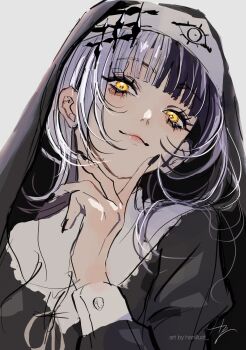 1girl alternate_costume artist_name black_dress black_hair black_headdress black_nails black_veil blunt_bangs breasts closed_mouth coif collar commentary commentary_request dress english_commentary enigmatic_recollection eye_print finger_to_mouth grey_background grey_hair guimpe hair_ornament half-closed_eyes hand_up hanillust head_tilt headband highres hololive hololive_english long_hair long_sleeves looking_at_viewer loose_hair_strand medium_breasts multicolored_hair nail_polish nun nun_headdress ribbon shiori_novella sidelocks signature simple_background smile smirk solo split-color_hair traditional_nun two-tone_hair upper_body veil virtual_youtuber white_collar white_headband white_ribbon yellow_eyes
