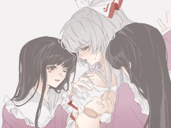 3girls alulue1 black_hair blush blush_stickers bow clone commentary dress fujiwara_no_mokou girl_sandwich grey_hair hair_bow hand_on_another&#039;s_shoulder highres houraisan_kaguya long_hair multiple_girls one_eye_closed open_mouth purple_background purple_dress purple_eyes red_eyes sandwiched shirt simple_background sweat touhou white_bow white_shirt