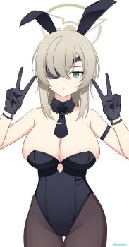 1girl absurdres alternate_costume animal_ears arm_strap artist_name bare_shoulders black_gloves black_leotard black_necktie blonde_hair blue_archive breasts closed_mouth commentary cowboy_shot detached_collar double_v expressionless eyepatch fake_animal_ears gloves green_eyes groin halo highres large_breasts leotard looking_at_viewer medium_hair necktie one_eye_covered pantyhose playboy_bunny rabbit_ears short_necktie simple_background siranui_desu solo straight-on strapless strapless_leotard suou_(blue_archive) tie_clip twitter_username v white_background yellow_halo