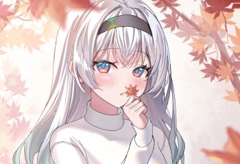 1girl black_hairband blue_eyes blush devl_ga_aru firefly_(honkai:_star_rail) gradient_hair grey_hair hairband highres holding holding_leaf honkai:_star_rail honkai_(series) leaf long_hair long_sleeves looking_at_viewer maple_leaf multicolored_eyes multicolored_hair open_mouth orange_eyes solo upper_body