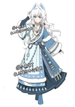 1girl animal_ears arm_up blue_eyes blush boots braid chinese_commentary chinese_text closed_mouth commentary_request dress fingerless_gloves full_body fur-trimmed_sleeves fur_trim gloves highres jewelry long_hair long_sleeves looking_at_viewer low-tied_sidelocks necklace original sidelocks simple_background smile solo standing tassel tibetan_clothes white_background white_hair wide_sleeves xiaoyan_suanlading