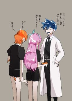 1girl 2boys absurdres alternate_hair_color arrow_(symbol) artist_name aubrey_(faraway)_(omori) aubrey_(omori) black_necktie black_shorts blue_hair blue_hairband brothers brown_background closed_eyes commentary_request double-parted_bangs hair_between_eyes hairband hero_(faraway)_(omori) hero_(omori) highres houseki_no_kuni kel_(faraway)_(omori) kel_(omori) lab_coat long_hair long_sleeves multiple_boys necktie omori open_mouth orange_hair pink_hair rami_1300 short_hair short_sleeves shorts siblings sidelocks simple_background sweatdrop translation_request