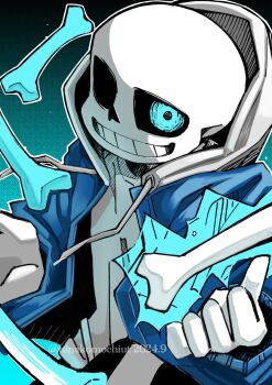 1boy artist_name black_shorts blue_eyes blue_jacket bone gloves glowing glowing_eye grin highres hinakomochiut hollow_eyes jacket looking_at_viewer male_focus sans_(undertale) shirt shorts skeleton smile solo teeth twitter_username undertale upper_body utdr_(toby_fox) white_gloves white_shirt