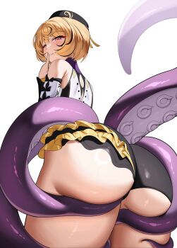 1girl absurdres ass black_hair black_hat black_shorts blonde_hair bluerabbit_gap breasts finger_to_mouth hat highres huge_ass looking_at_viewer mole mole_under_mouth multicolored_hair octopus_girl shirt short_hair shorts sleeveless sleeveless_shirt small_breasts smile solo streaked_hair tentacles thick_thighs thighs white_background white_shirt yellow_eyes yidhari_murphy zenless_zone_zero