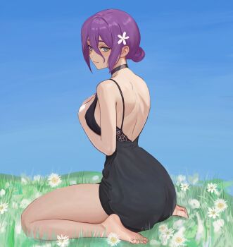 1girl barefoot black_choker black_dress blue_sky chainsaw_man choker closed_mouth day dress feet flower green_eyes hair_between_eyes hair_bun hair_flower hair_ornament heyy_vivii highres looking_at_viewer outdoors purple_hair reze_(chainsaw_man) sitting sky solo wariza white_flower